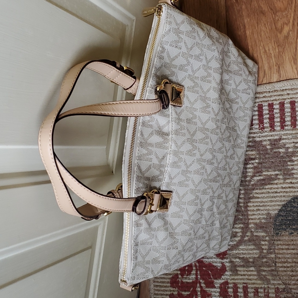 MICHAEL KORS VANILLA LOGO TOTE-EUC